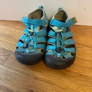 KEEN SANDALS aqua size 7/7.5